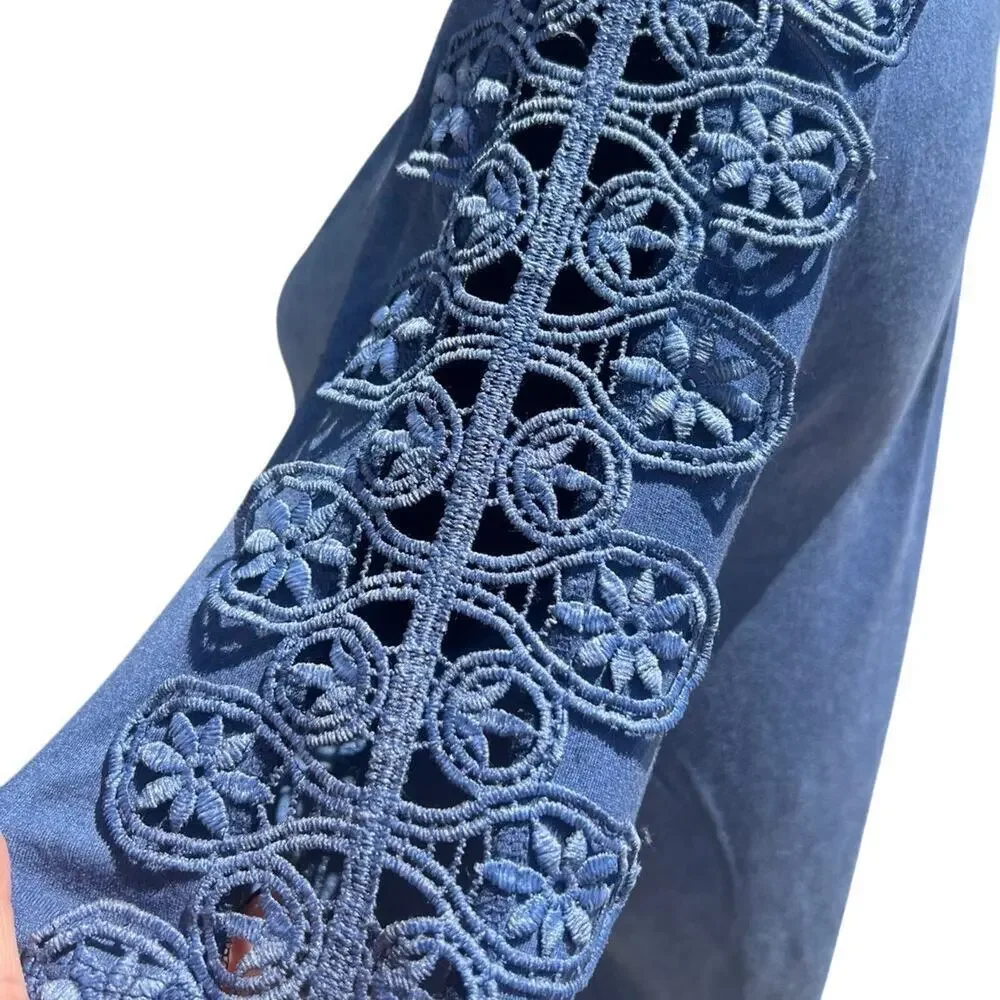 New Directions Women’s M top, blue with embroidery on sleeves